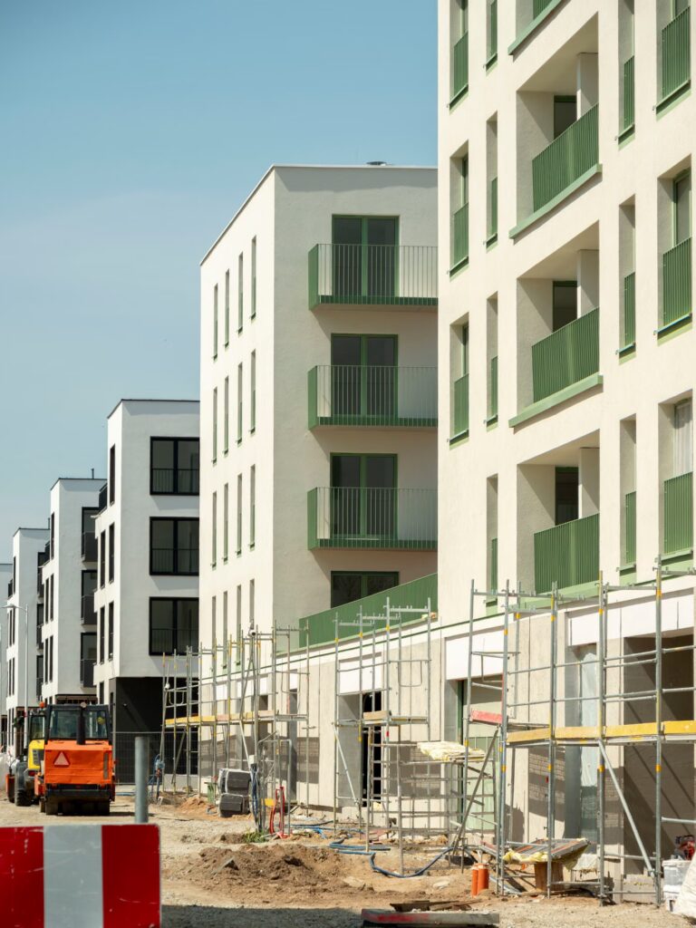 Immeubles résidentiels modernes en cours de construction